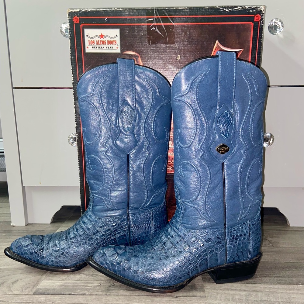 Los Altos Boots (Western Wear)
Men’s size: 7.5
Women’s size: 9
Color: Blue Jean